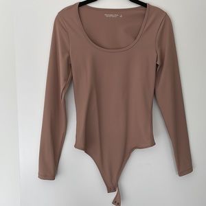 Abercrombie & Fitch - soft collection - camel long sleeve bodysuit in US S